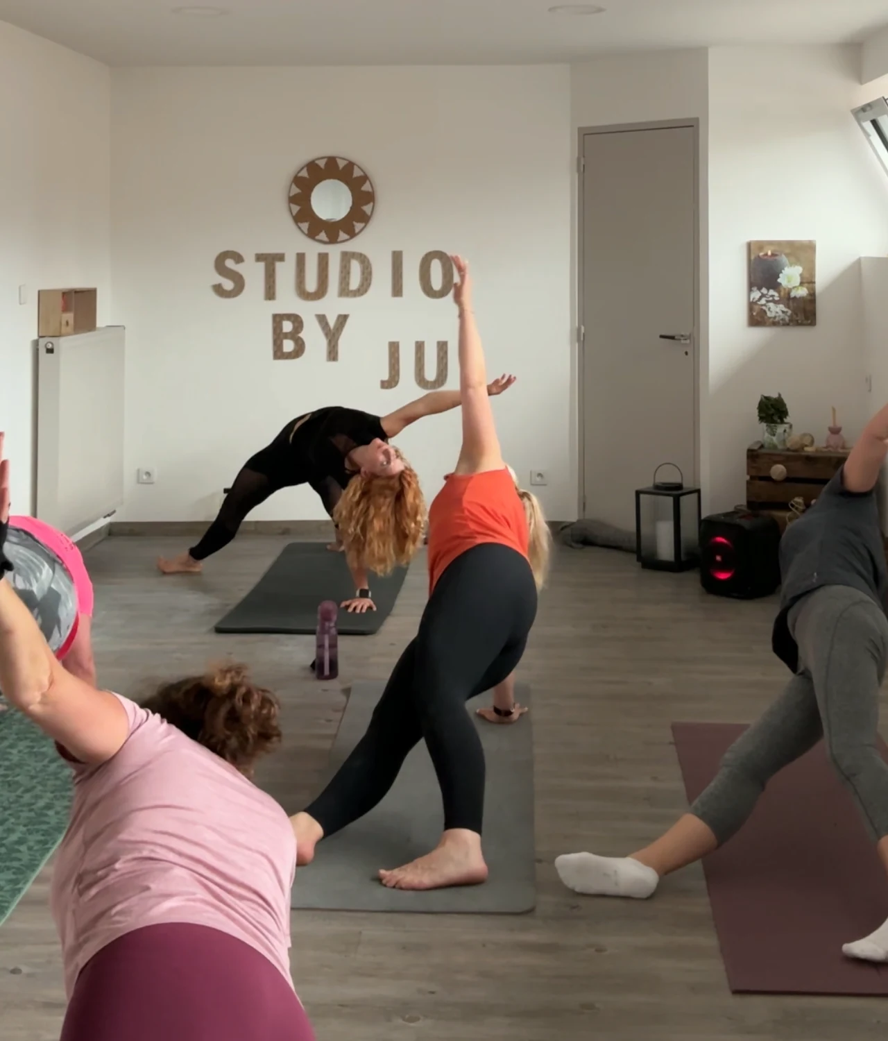 Cours collectif de yoga au Studio by Ju